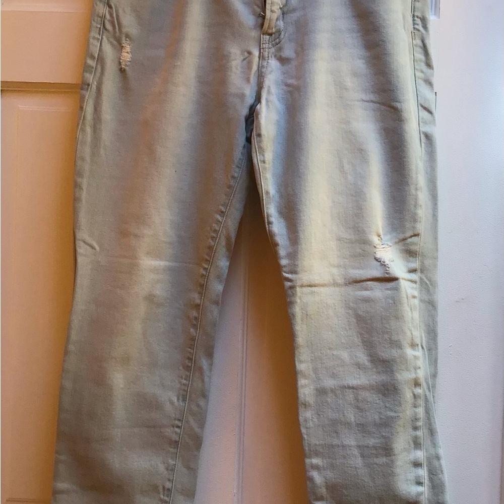 GAP lightly distressed women’s Jeans